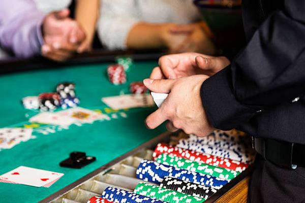 Explore Traditional Table Games through the best online casino sites Singapore for Players